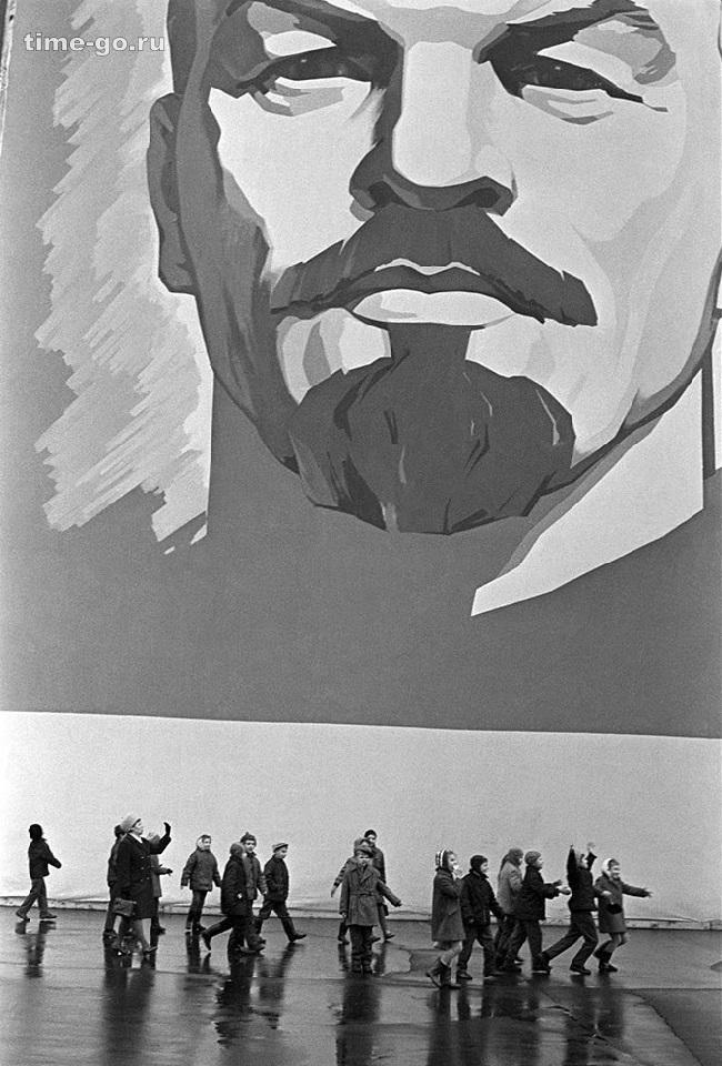 Жизнь в СССР в 60–70-х годах глазами российского фотографа, который эмигрировал на Запад. Жизнь в СССР в 60–70-х годах глазами российского фотографа, который эмигрировал на Запад.