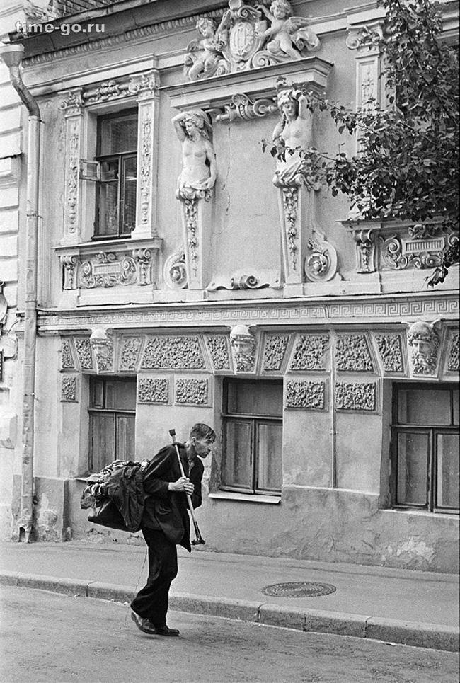 Жизнь в СССР в 60–70-х годах глазами российского фотографа, который эмигрировал на Запад. Жизнь в СССР в 60–70-х годах глазами российского фотографа, который эмигрировал на Запад.
