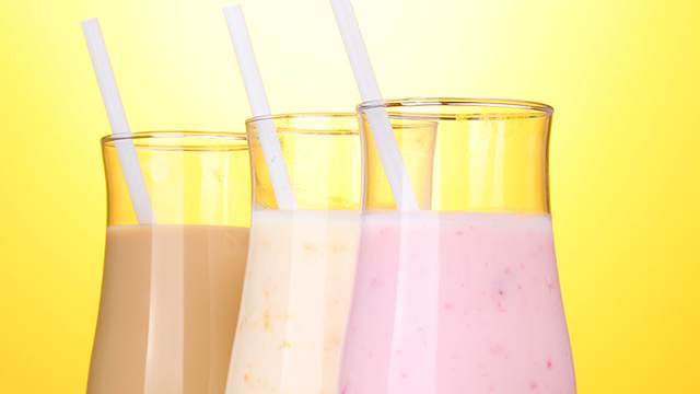 Шесть человек отравились молочным коктейлем в Подмосковье