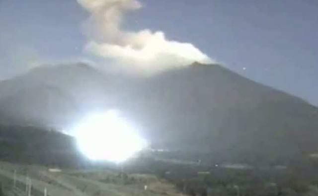 earthquake-light5.jpg earthquake-light5.jpg