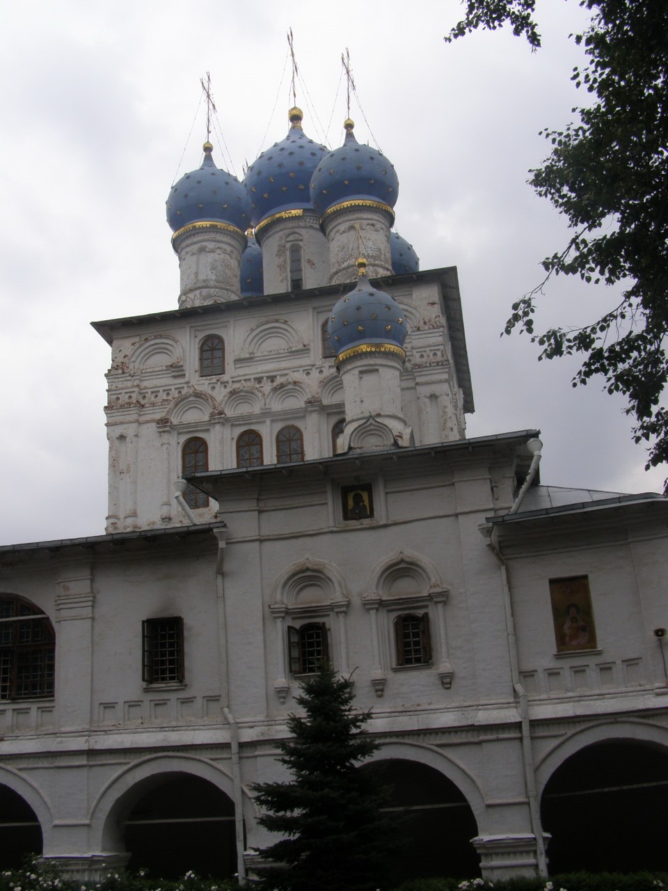 Прогулки по Коломенскому. Церковь Казанской Божьей Матери.