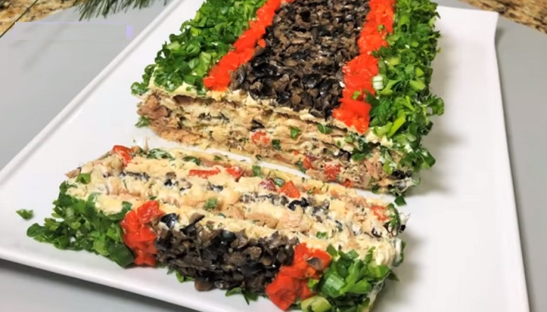 Закусочный рыбный торт  «Красотка»: вкусная идея для праздничного стола