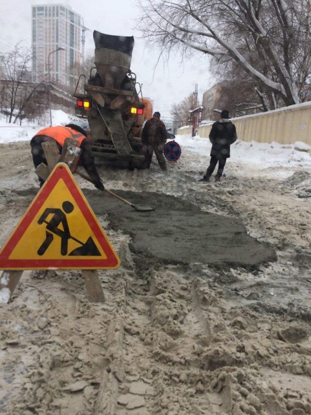 В Новосибирске ремонтируют снег В Новосибирске ремонтируют снег