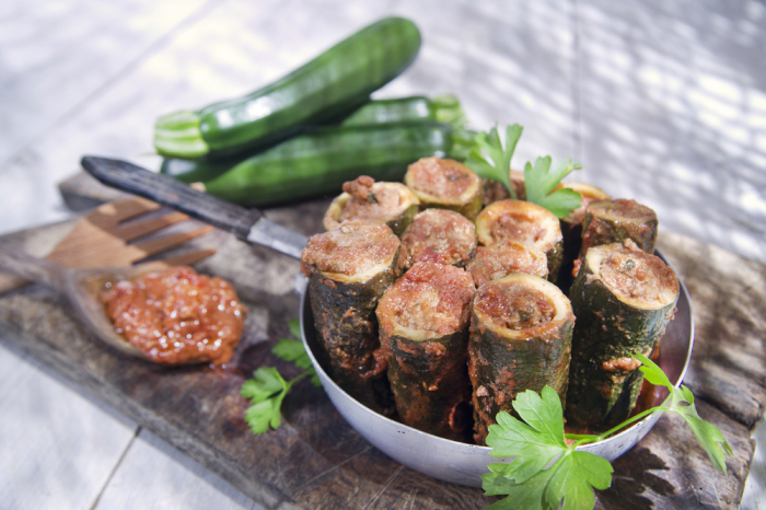 Очень вкусные кабачки с начинкой. \ Фото: segodnya.ua. 7 простых, но вкусных блюд из кабачков, которые станут прекрасной альтернативой картошке