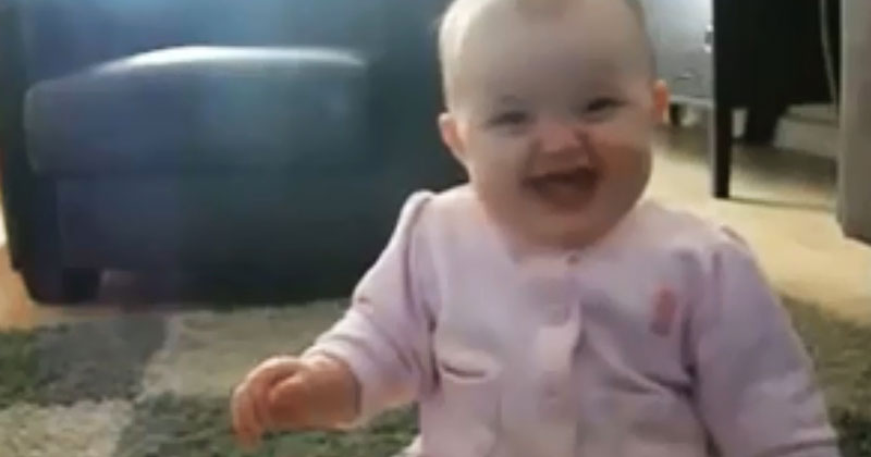 Эта малышка так заразительно смеется, что вы просто не сможете удержаться. Лучшее средство от плохого настроения! Эта малышка так заразительно смеется, что вы просто не сможете удержаться. Лучшее средство от плохого настроения!