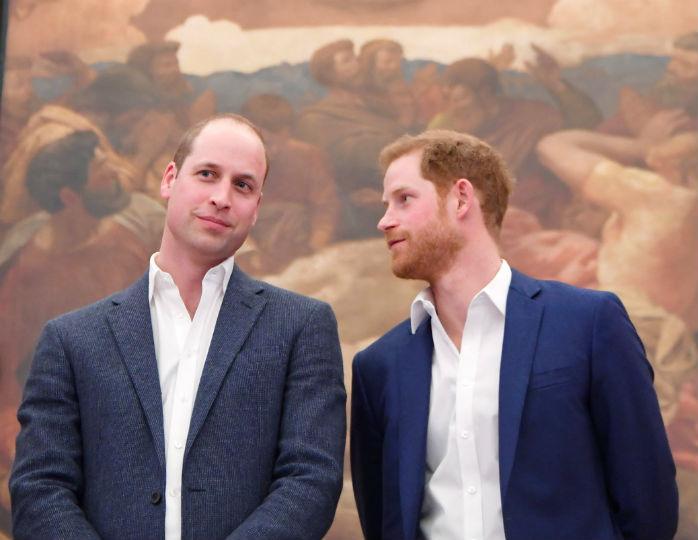 Принцу Гарри и принцу Уильяму предстоит поделить королевский двор