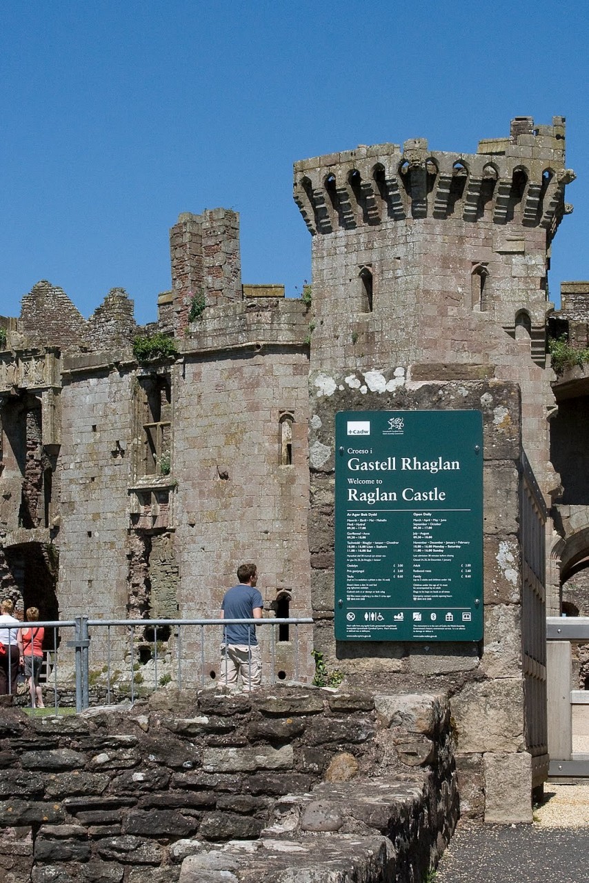 Замки Англии: Раглан (Raglan Castle)