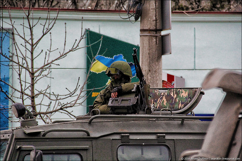 Жители Балаклавы выступили живым щитом между российскими и украинскими военными ...