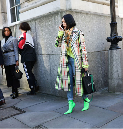 Клетчатое пальто от Burberry на городской моднице Клетчатое пальто от Burberry