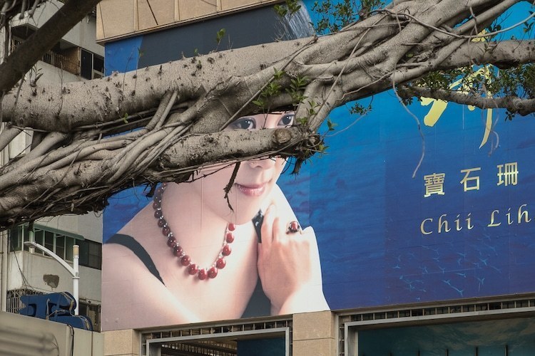 Блог - Проект совпадений: фотограф делает невероятные фото, на которых все вдруг сошлось Проект совпадений: фотограф делает невероятные фото, на которых все вдруг сошлось
