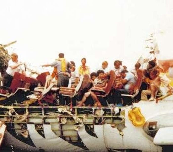 Невероятное приземление полуразрушенного самолета Рейс 243 Aloha Airlines