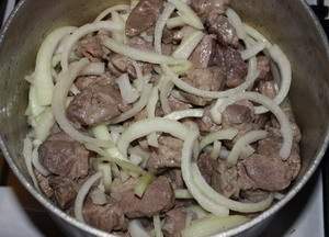 МЯСО, ТУШЕНОЕ С ШАМПИНЬОНАМИ И СЛАДКИМ ПЕРЦЕМ МЯСО, ТУШЕНОЕ С ШАМПИНЬОНАМИ И СЛАДКИМ ПЕРЦЕМ