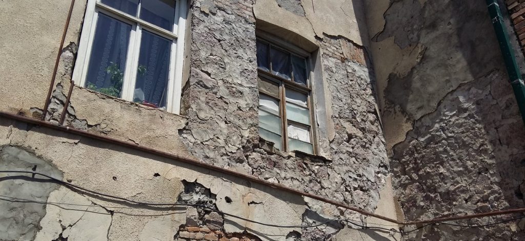 Петербуржцев из аварийных домой расселяют досрочно