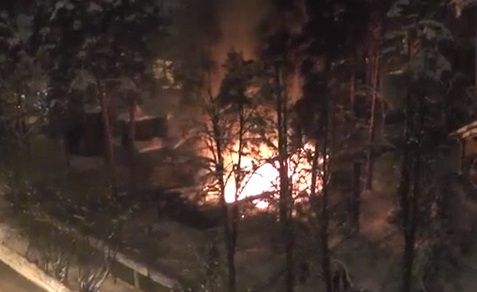 Видео пожара в гараже в Мытищах, где есть пострадавшие