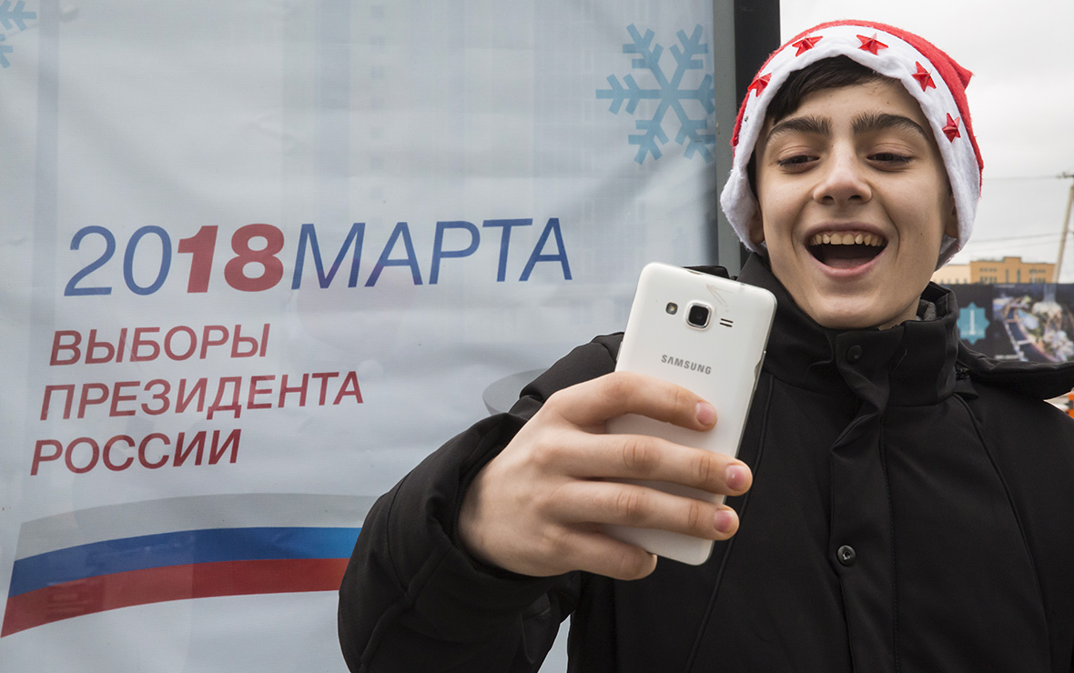 Кремль предложил завлекать на выборы с помощью селфи и семейных игр