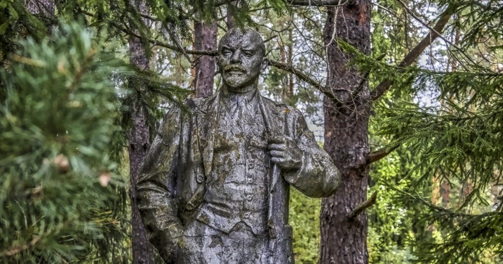 Детский лагерь, Ленин в лесу