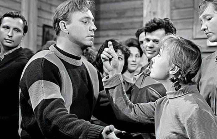 Кадр из фильма *Девчата*, 1961 | Фото: life-artists.ru Кадр из фильма *Девчата*, 1961 | Фото: life-artists.ru