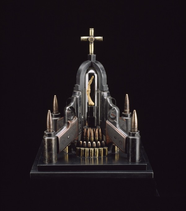 Архитектура религии из оружия и пуль