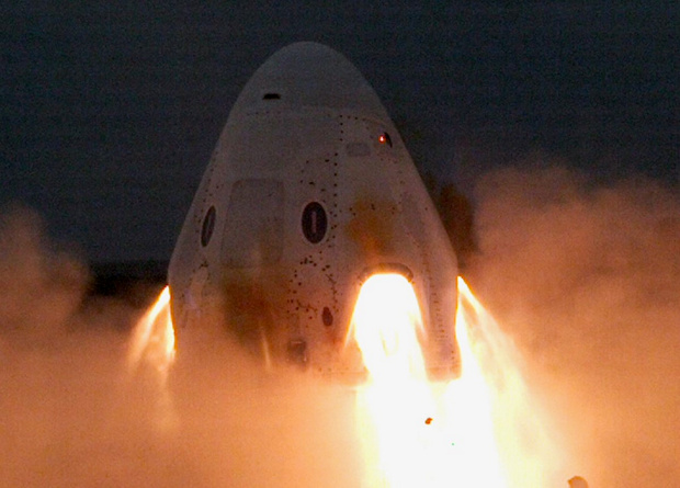 Первый туристический полет Crew Dragon наметили на 2021 год