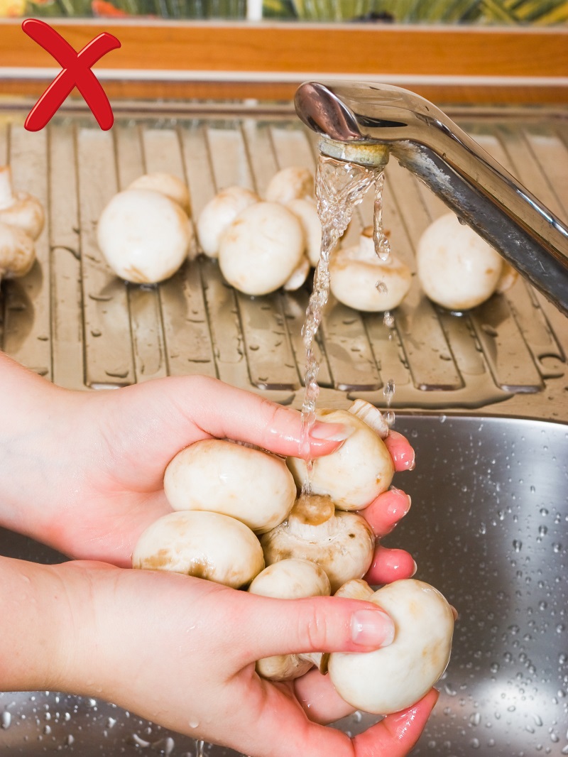 5 продуктов, которые мыть опасно и 5, которые мыть обязательно! 5 продуктов, которые мыть опасно и 5, которые мыть обязательно!