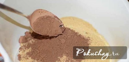 Смешать крошку с какао Смешать крошку с какао