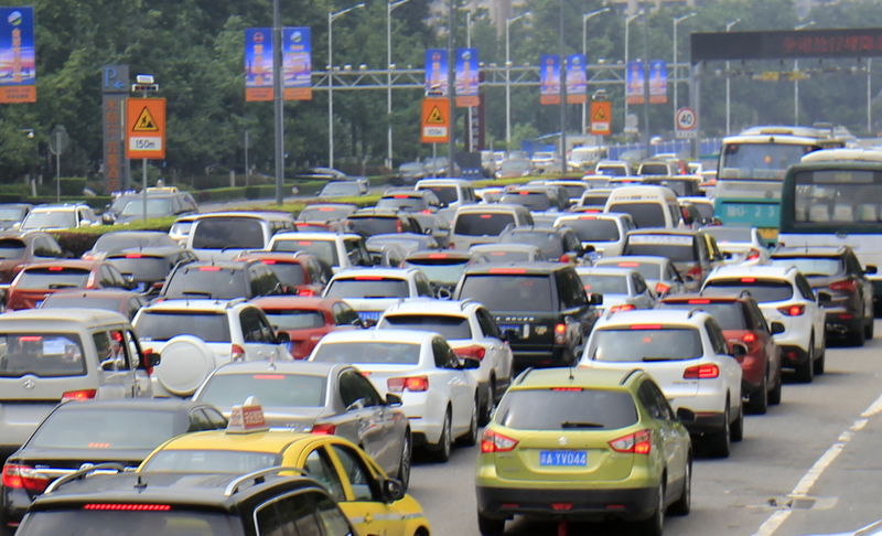 На улицах китайского города Чунцин, где собирают Лифаны