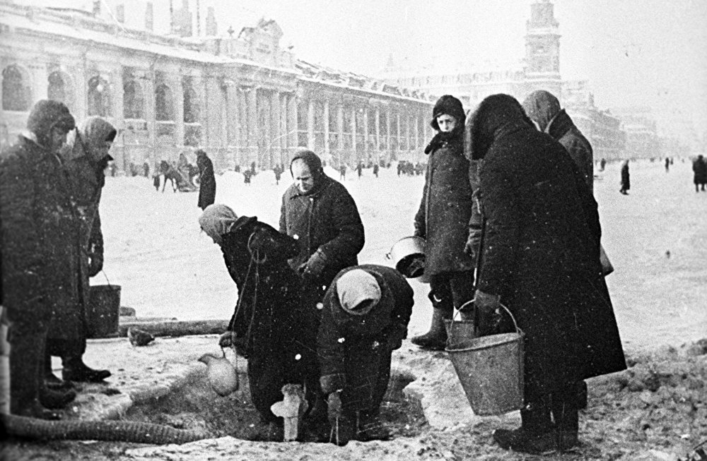ÐиÑели блокадного ÐенингÑада на ÐевÑком пÑоÑпекÑе, 1942 год