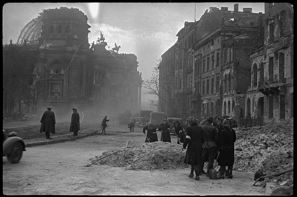 Военный фотограф Валерий Фаминский: 1943-45 гг Военный фотограф Валерий Фаминский: 1943-45 гг