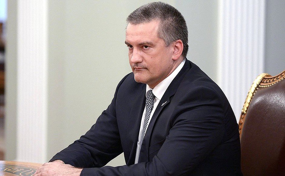 «Самый недалекий бандеровец»: Аксенов резко ответил Порошенко за слова о референдуме по Крыму «Самый недалекий бандеровец»: Аксенов резко ответил Порошенко за слова о референдуме по Крыму