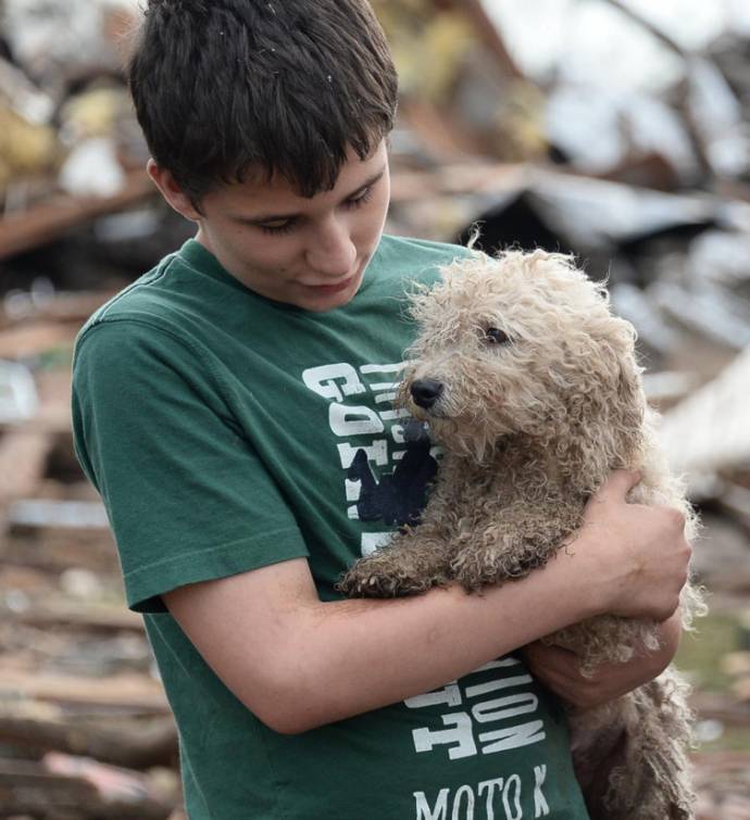 Спасение домашних животных после торнадо в Оклахоме