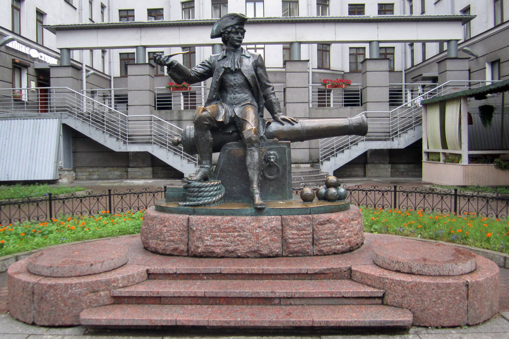 30 самых необычных скульптур в Петербурге