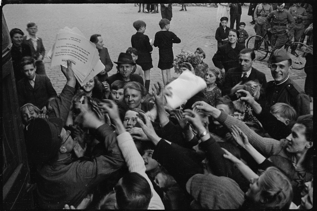Военный фотограф Валерий Фаминский: 1943-45 гг Военный фотограф Валерий Фаминский: 1943-45 гг