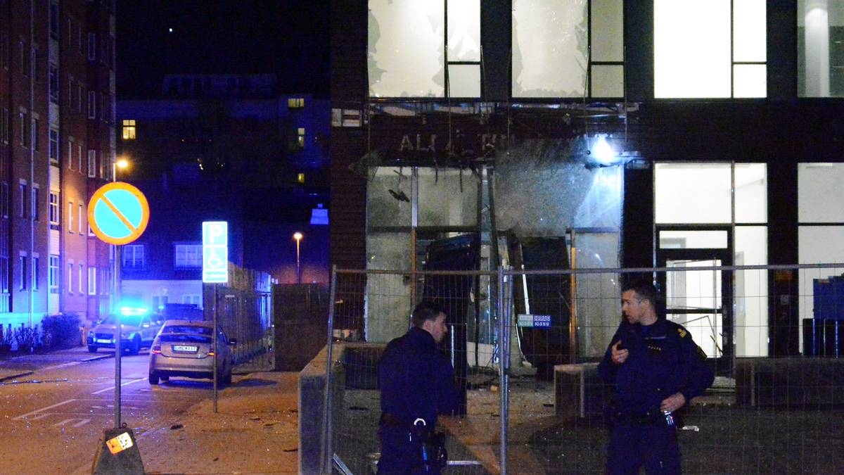 Швеция: вооружённая часть майдана началась? Швеция: вооружённая часть майдана началась?