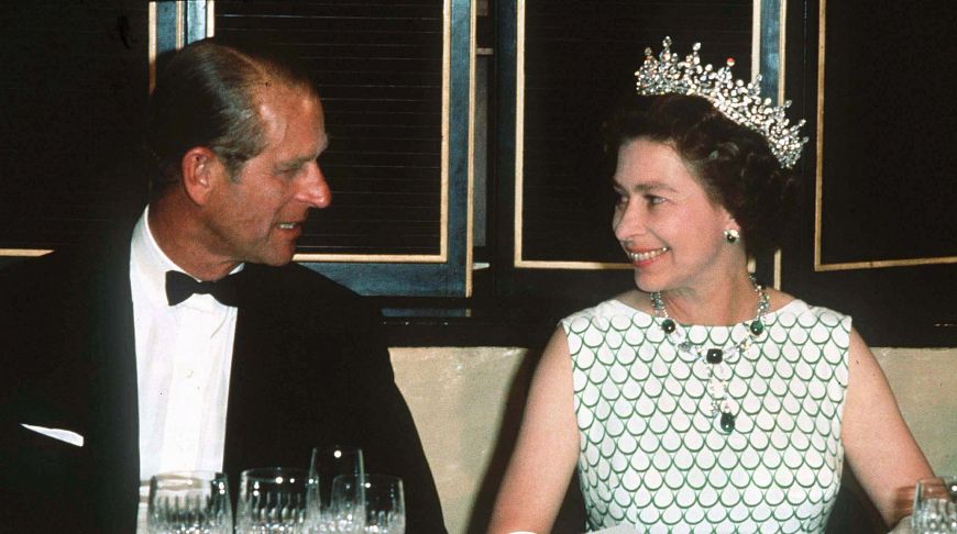 Принцу Филиппу 95 лет: 15 самых забавных оплошностей супруга королевы