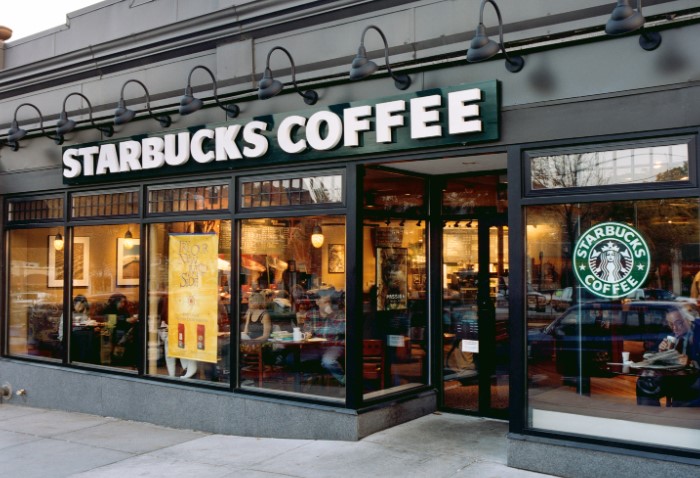 Компанию назвали в честь Старбака, персонажа книги Германа Мелвилла «Моби Дик» / Фото: i.pinimg.com Компанию назвали в честь Старбака, персонажа книги Германа Мелвилла «Моби Дик» / Фото: i.pinimg.com
