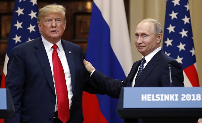 Президент РФ Владимир Путин и президент США Дональд Трамп на совместной пресс-конференции по итогам встречи в Хельсинки. 16 июля 2018