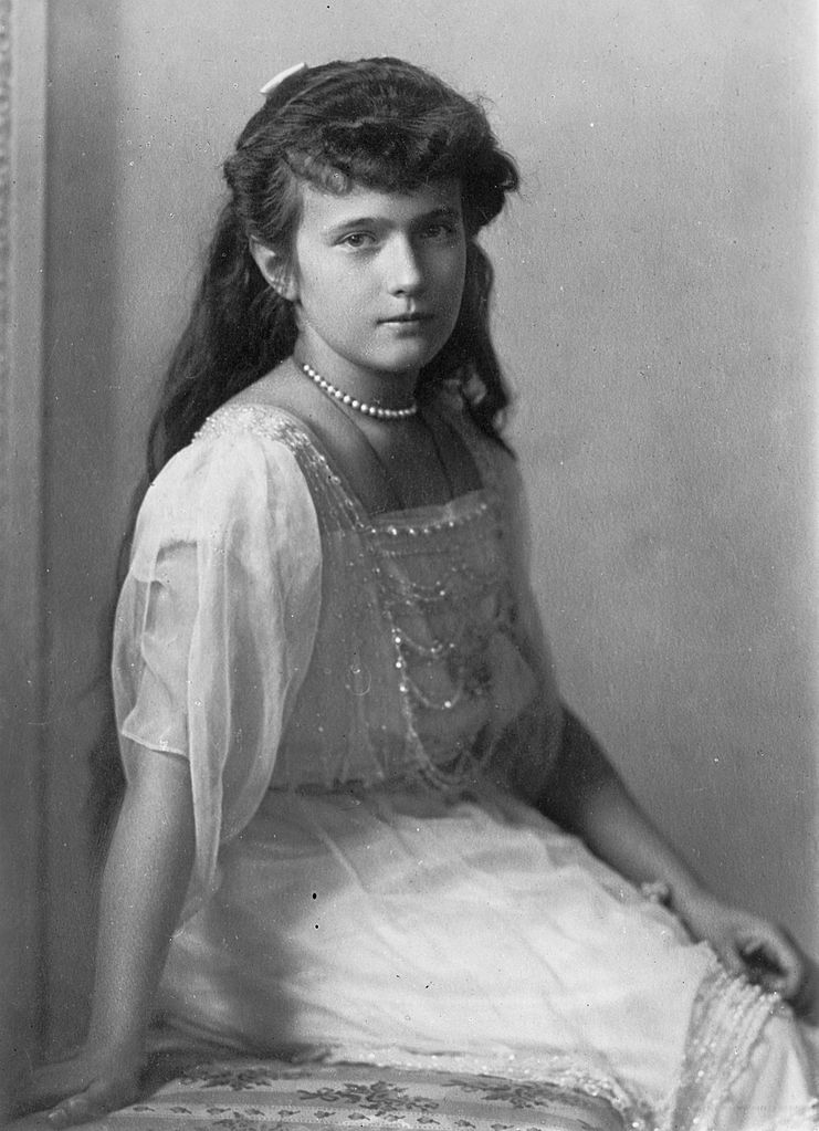 http://upload.wikimedia.org/wikipedia/commons/thumb/d/da/Grand_Duchess_Anastasia_Nikolaevna.jpg/741px-Grand_Duchess_Anastasia_Nikolaevna.jpg