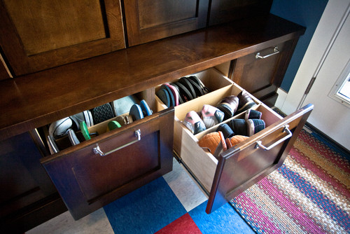 Гостевые тапочки. Как организовать хранение обуви — идеи и варианты. Фото с сайта NewPix.ru