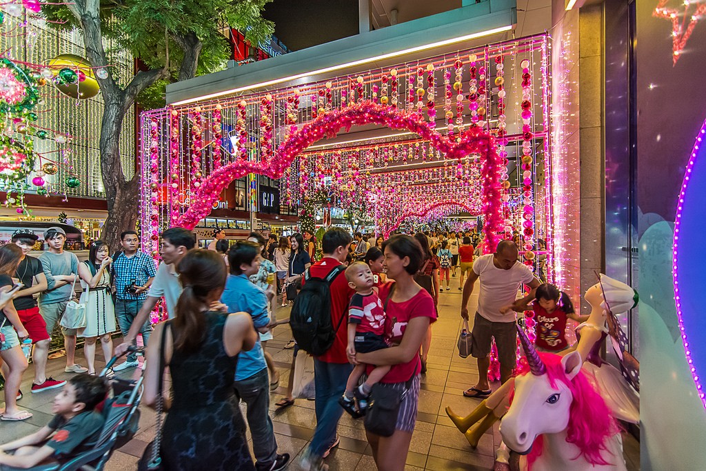 OchardRoad20 Ochard Road: Как выглядит самая известная улица Сингапура перед Рождеством и Новым годом