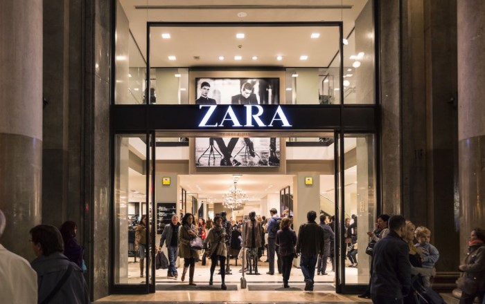 После нескольких трансформаций получилась всем известная ныне Zara / Фото: styleinsider.com.ua После нескольких трансформаций получилась всем известная ныне Zara / Фото: styleinsider.com.ua