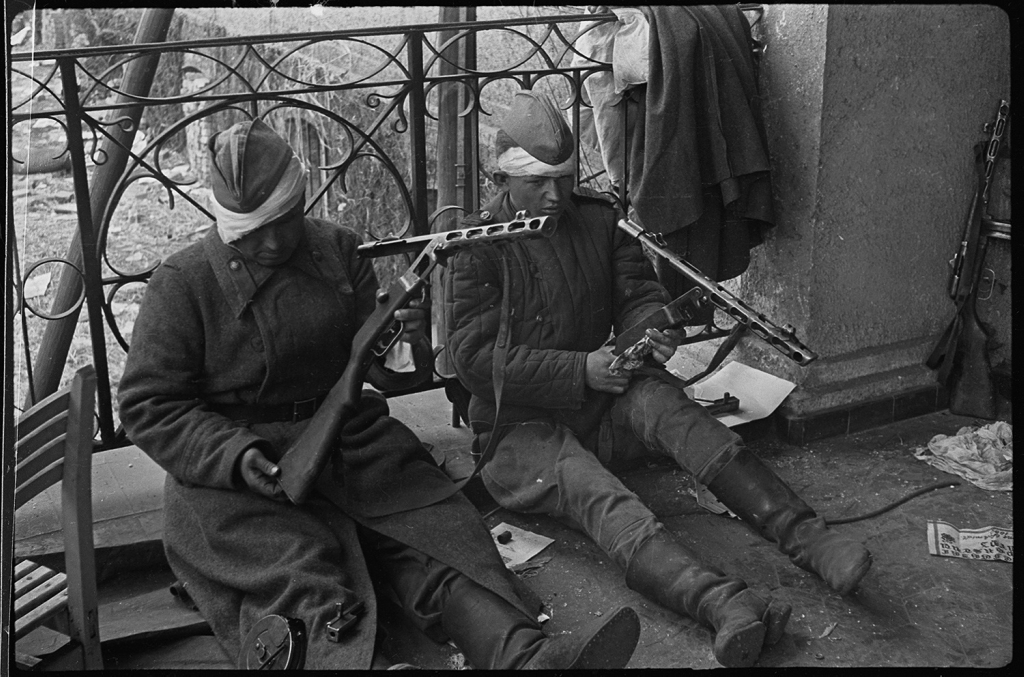 Военный фотограф Валерий Фаминский: 1943-45 гг Военный фотограф Валерий Фаминский: 1943-45 гг