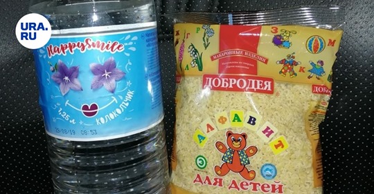 Чиновники подарили школьникам макарошки и просроченные лимонады