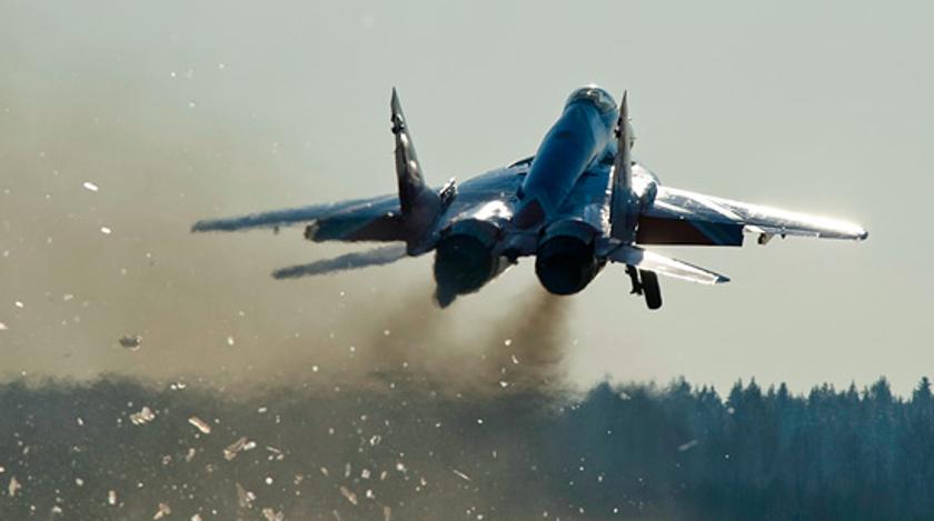 МиГ-29 в полете потерял топливные баки