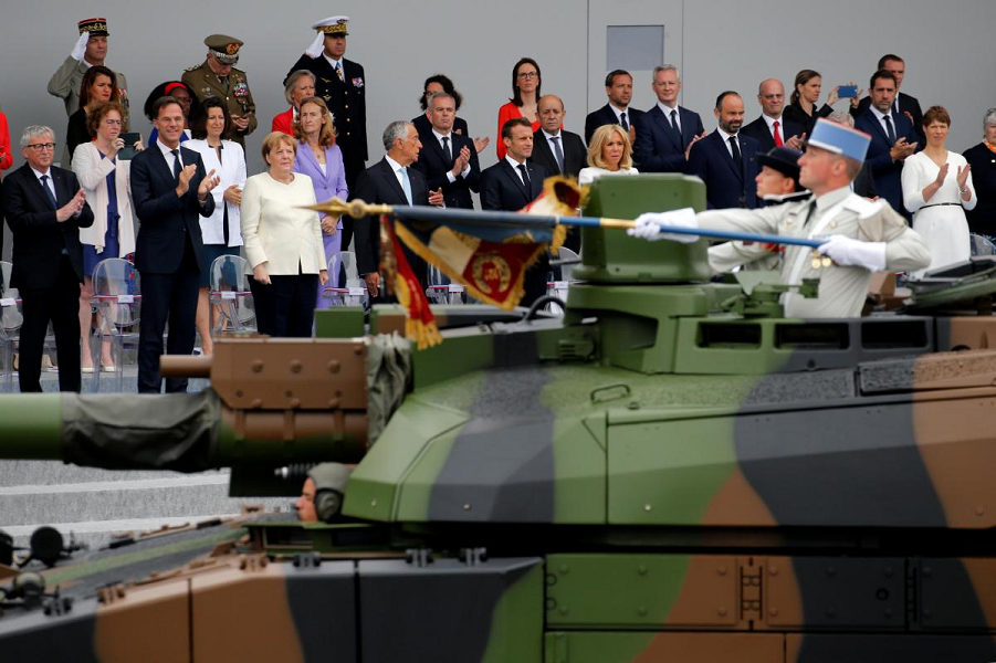 Французский военный парад в День взятия Бастилии.png Французский военный парад в День взятия Бастилии.png