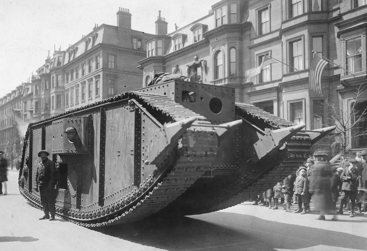 первые танки мира фото