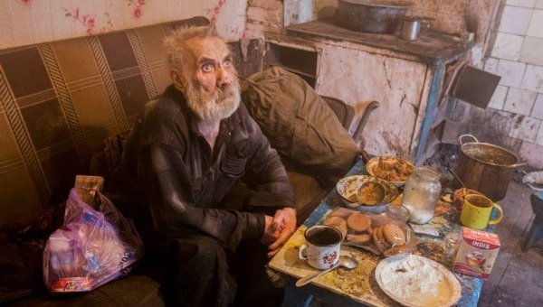 Донбасс: На подконтрольной ВСУ территории старики умирают от голода