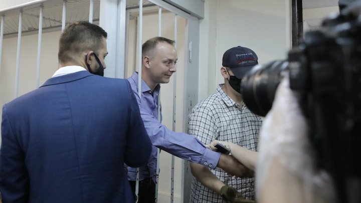 Взлёт-посадка: В чём обвиняют советника "Роскосмоса" Сафронова и кто его защищает