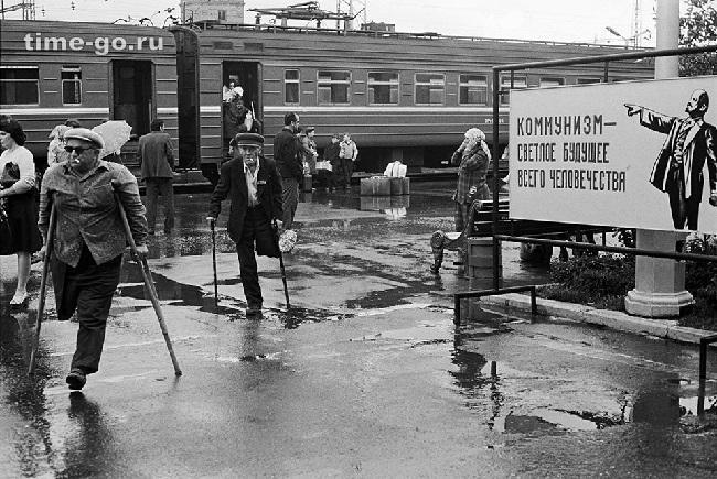 Жизнь в СССР в 60–70-х годах глазами российского фотографа, который эмигрировал на Запад. Жизнь в СССР в 60–70-х годах глазами российского фотографа, который эмигрировал на Запад.