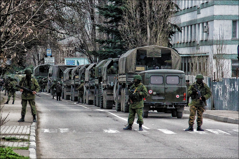 Жители Балаклавы выступили живым щитом между российскими и украинскими военными ...