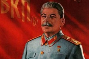"Не трогайте имя Сталина, не трогайте его эпоху, это далеко не ваш уровень ума". "Не трогайте имя Сталина, не трогайте его эпоху, это далеко не ваш уровень ума".